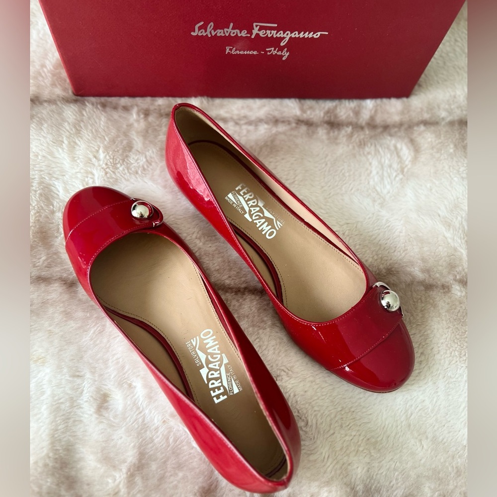 Salvatore Ferragamo flats - new 8.5 - brand new - never worn - red color,ballets